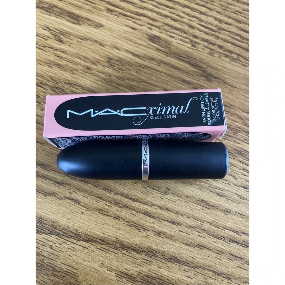 M·A·C macximal sleek